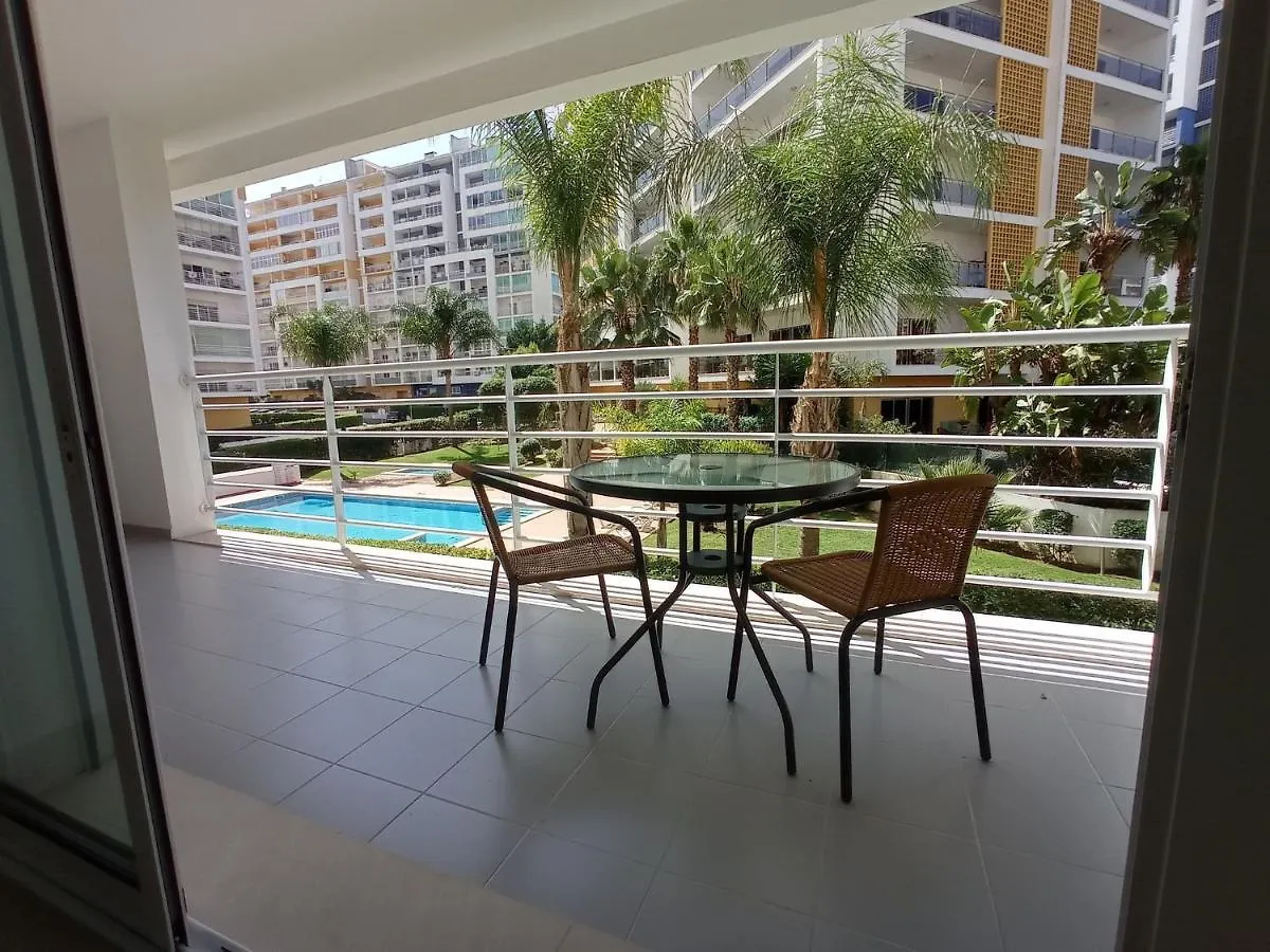 Apartment Lumina - Central Portimao - 5 Min From The Beach, Wifi, Smarttv And Pool 0*,  Portugal